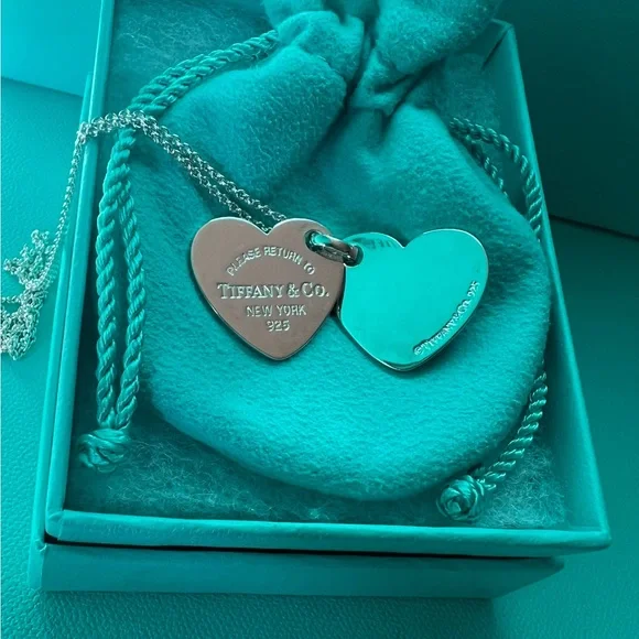 🌸🌸 Authentic Tiffany & Co. Return to Tiffany Double Heart Pendant